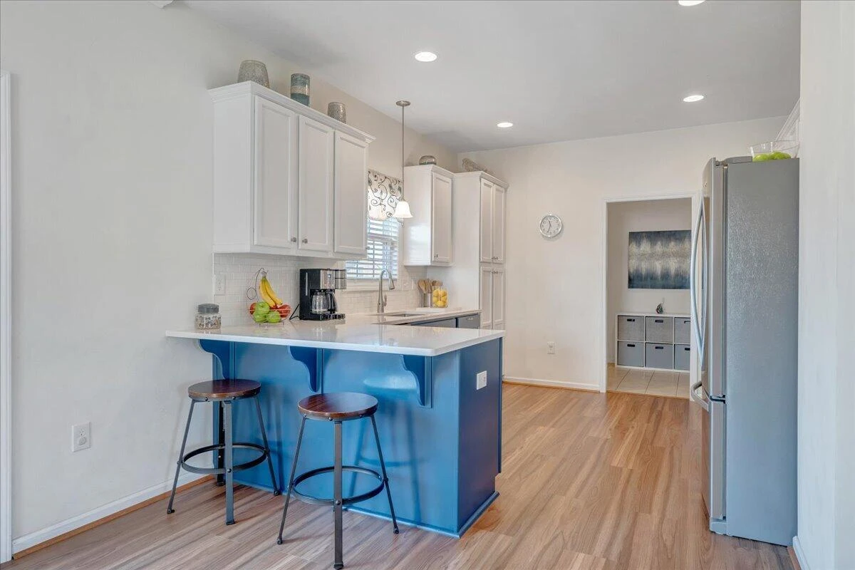 2064 Lawson LN - Photo 15