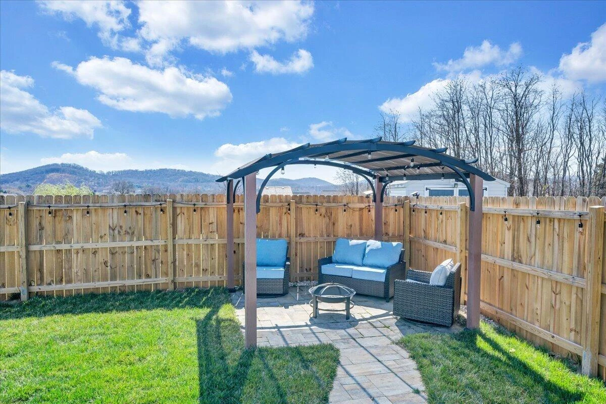 2064 Lawson LN - Photo 52