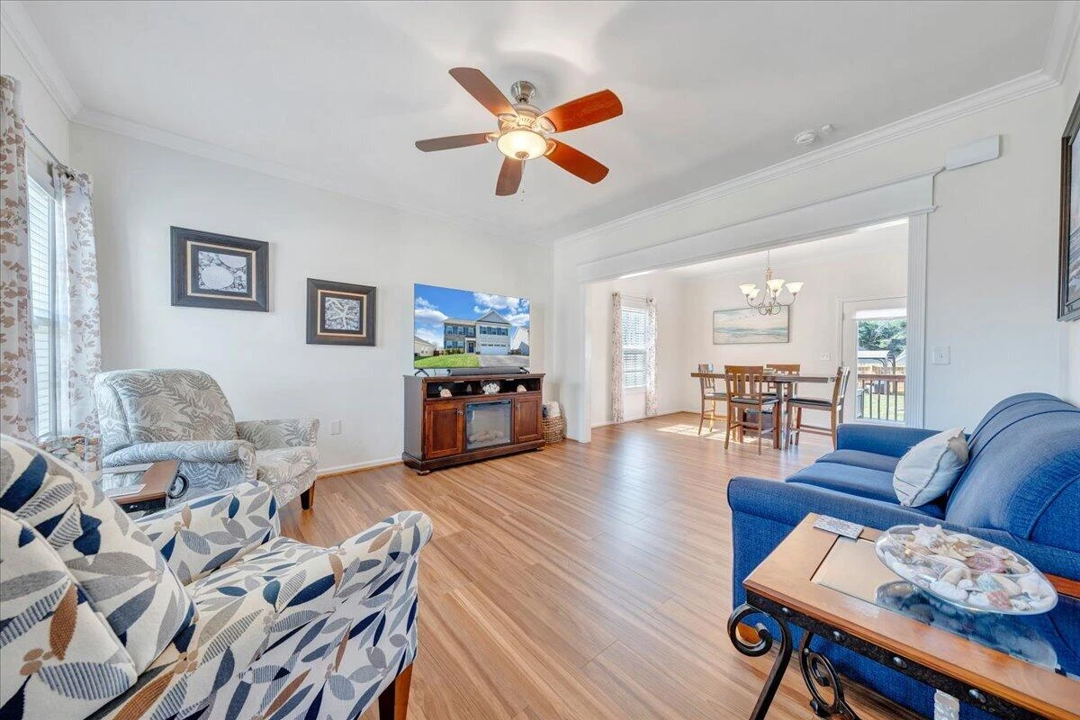 2064 Lawson LN - Photo 6