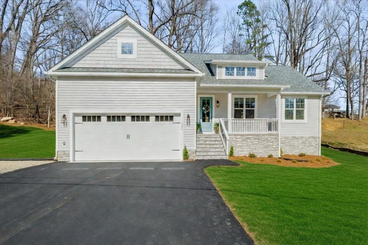 266 Fairfield LN
