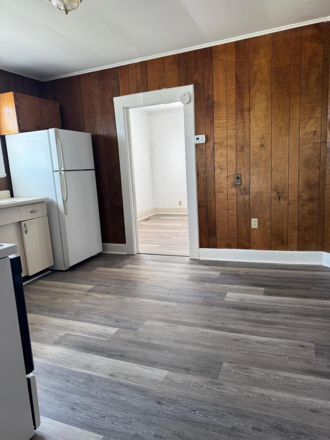 595 Orchard AVE - Photo 2