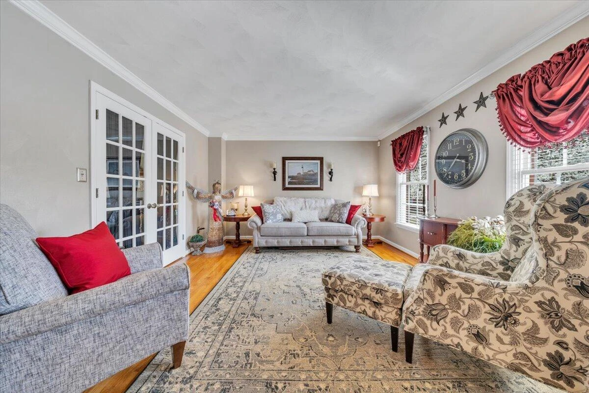 5255 Dresden CIR - Photo 10
