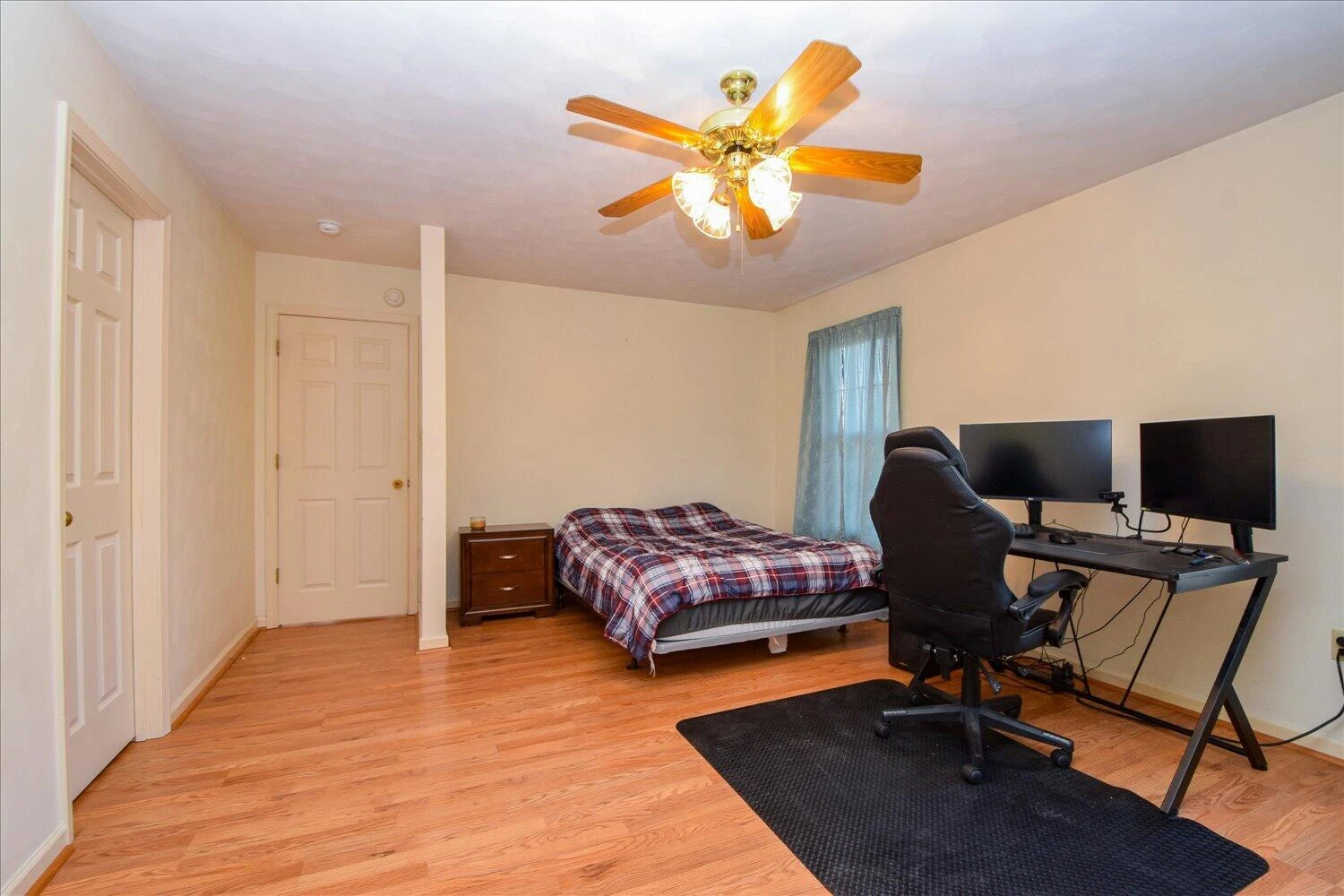620 Duxbury LN - Photo 13