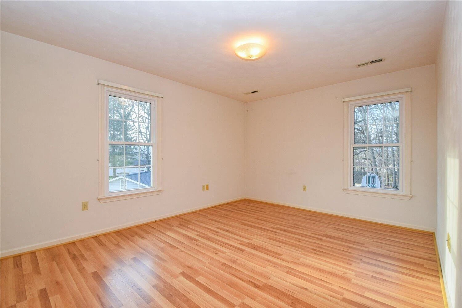 620 Duxbury LN - Photo 16