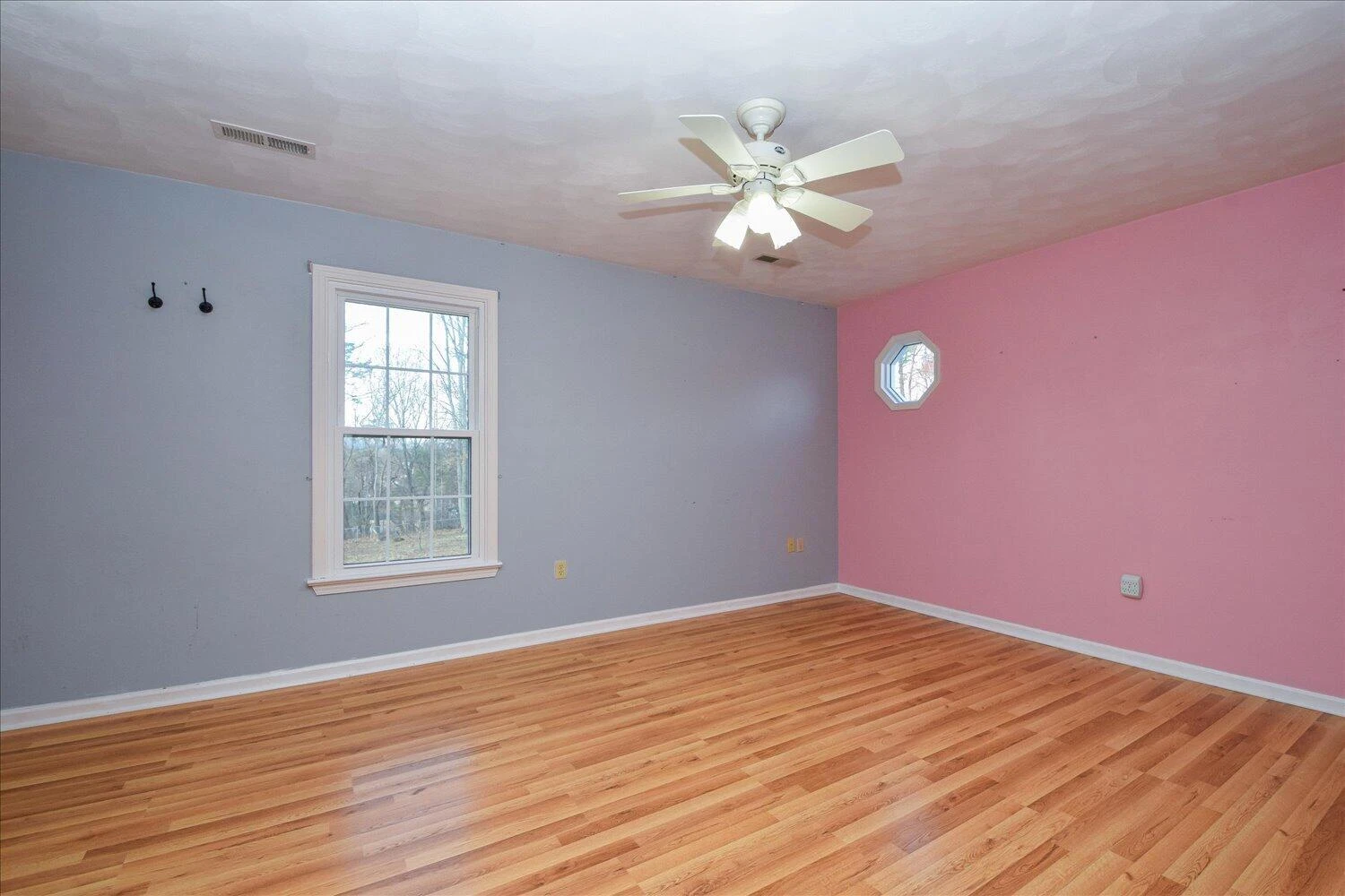 620 Duxbury LN - Photo 18