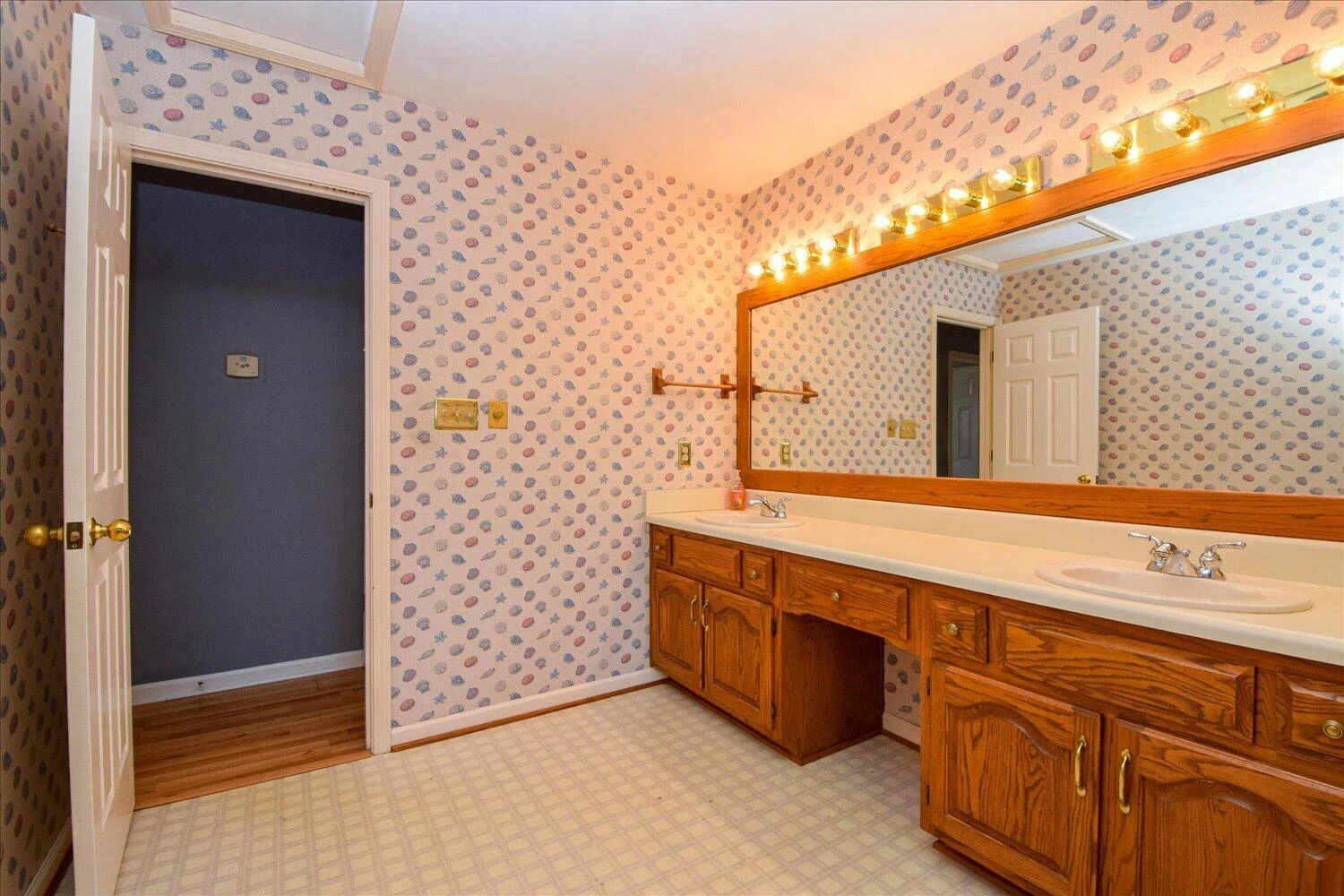 620 Duxbury LN - Photo 20