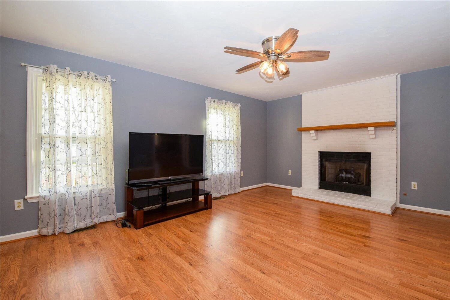 620 Duxbury LN - Photo 7
