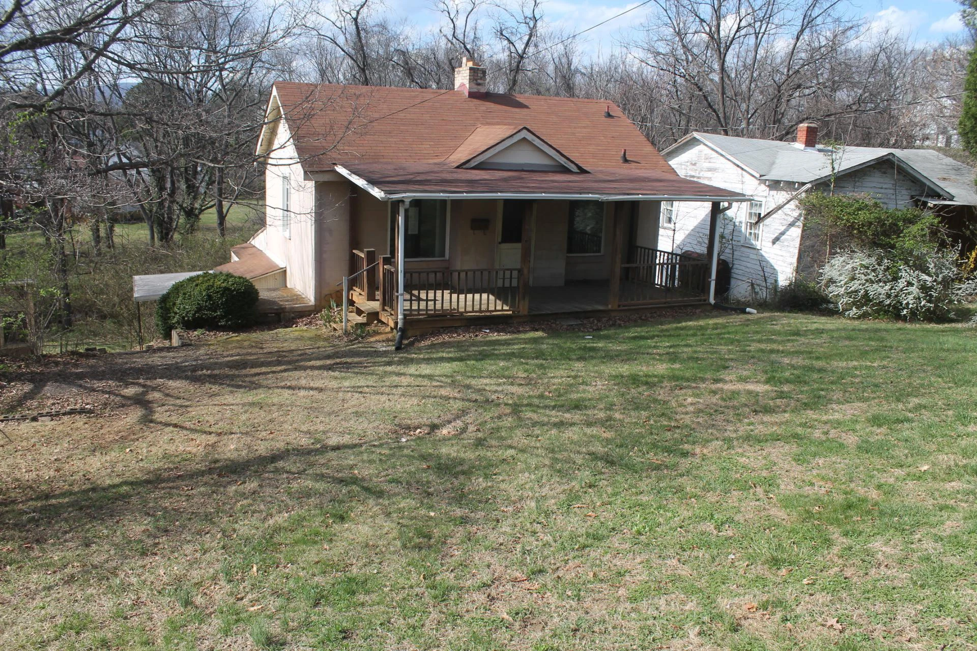1012 Crescent ST NW - Photo 2