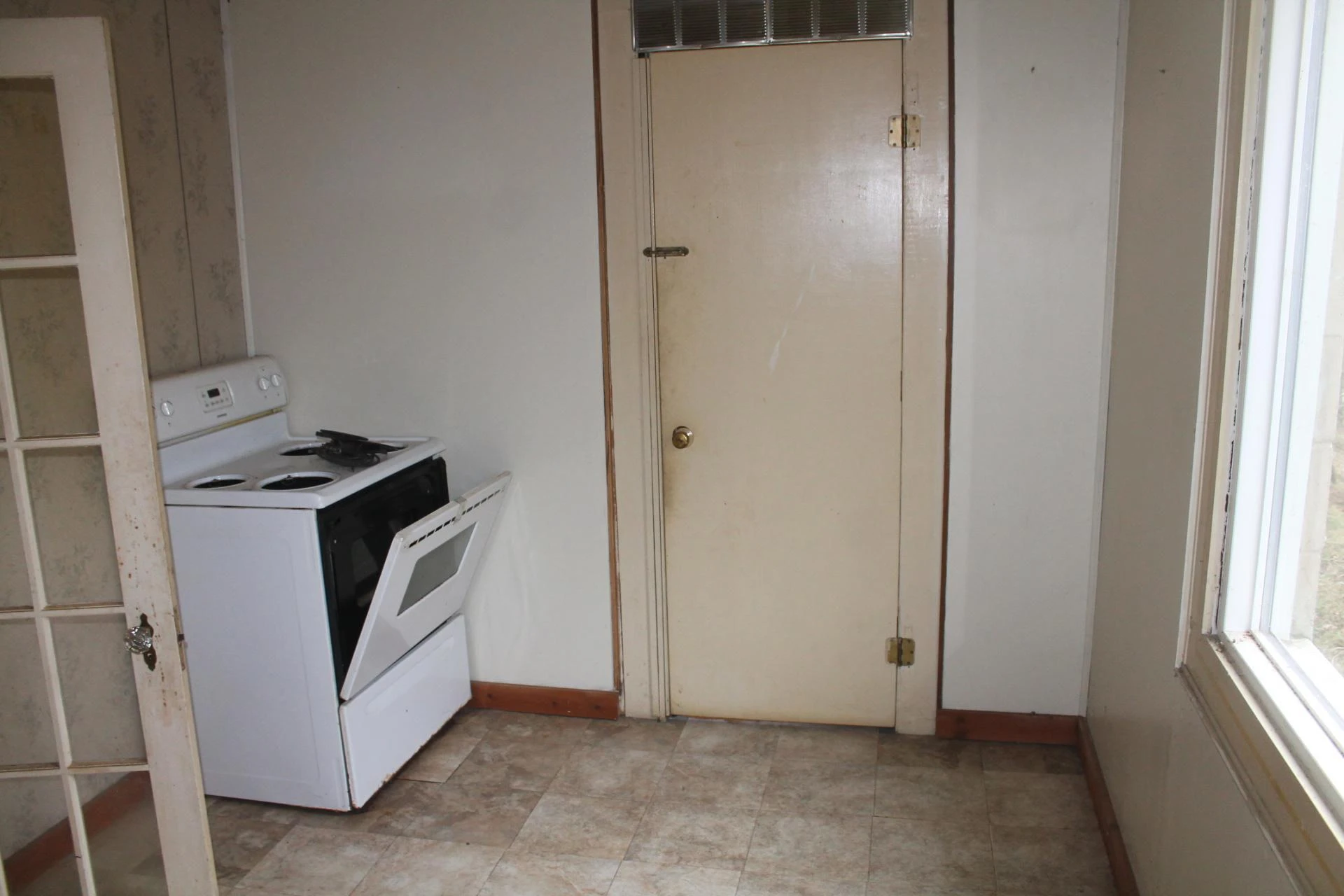 1012 Crescent ST NW - Photo 24