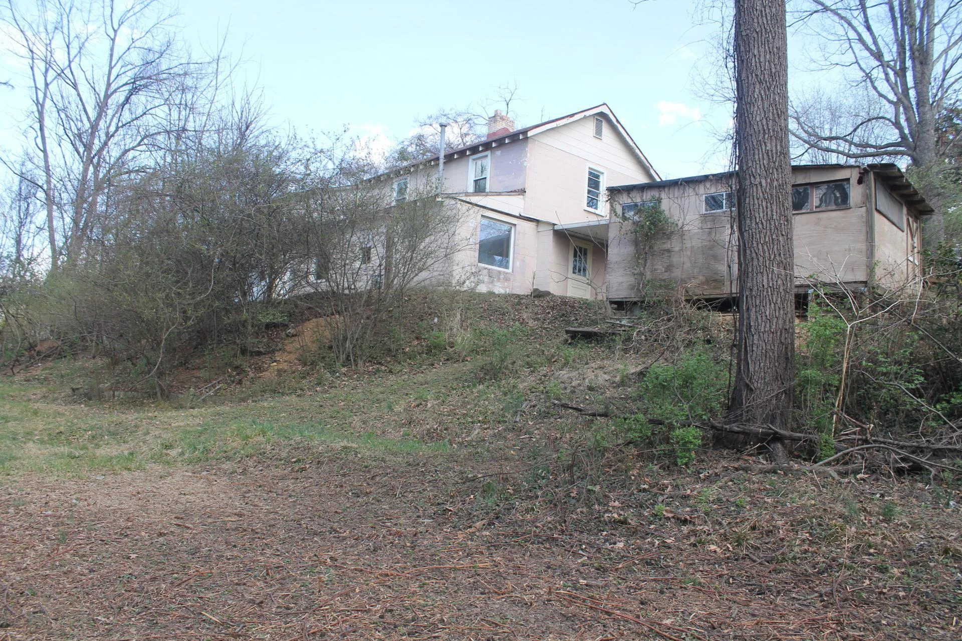 1012 Crescent ST NW - Photo 5