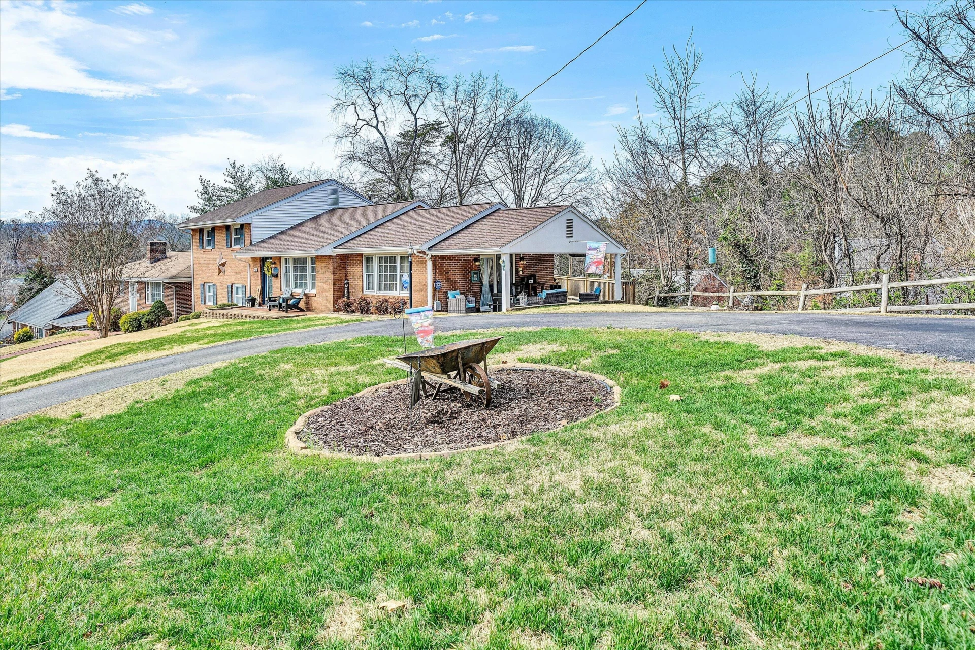 3105 Davis AVE - Photo 2