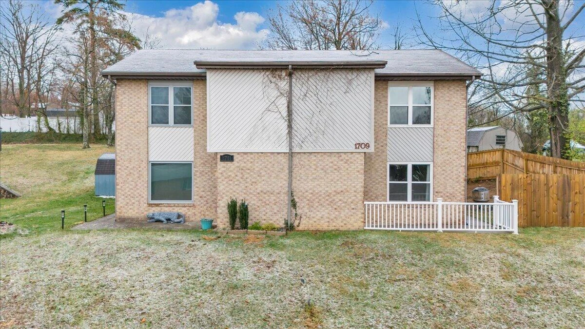 1709 Ellis CT