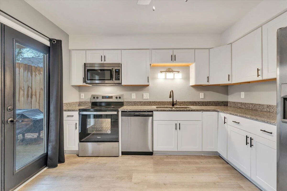 1709 Ellis CT - Photo 10