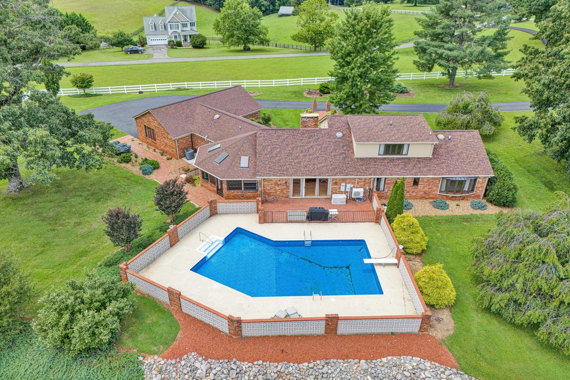 270 Parkside LN - Photo 2