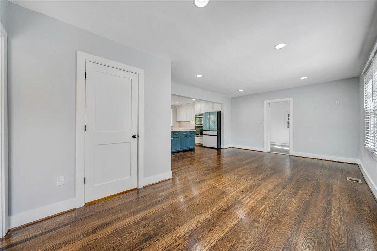 3101 Maywood RD SW - Photo 11