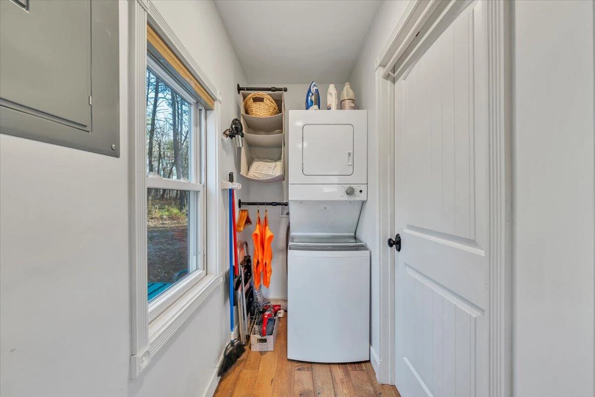 738 Jerry LN NE - Photo 12