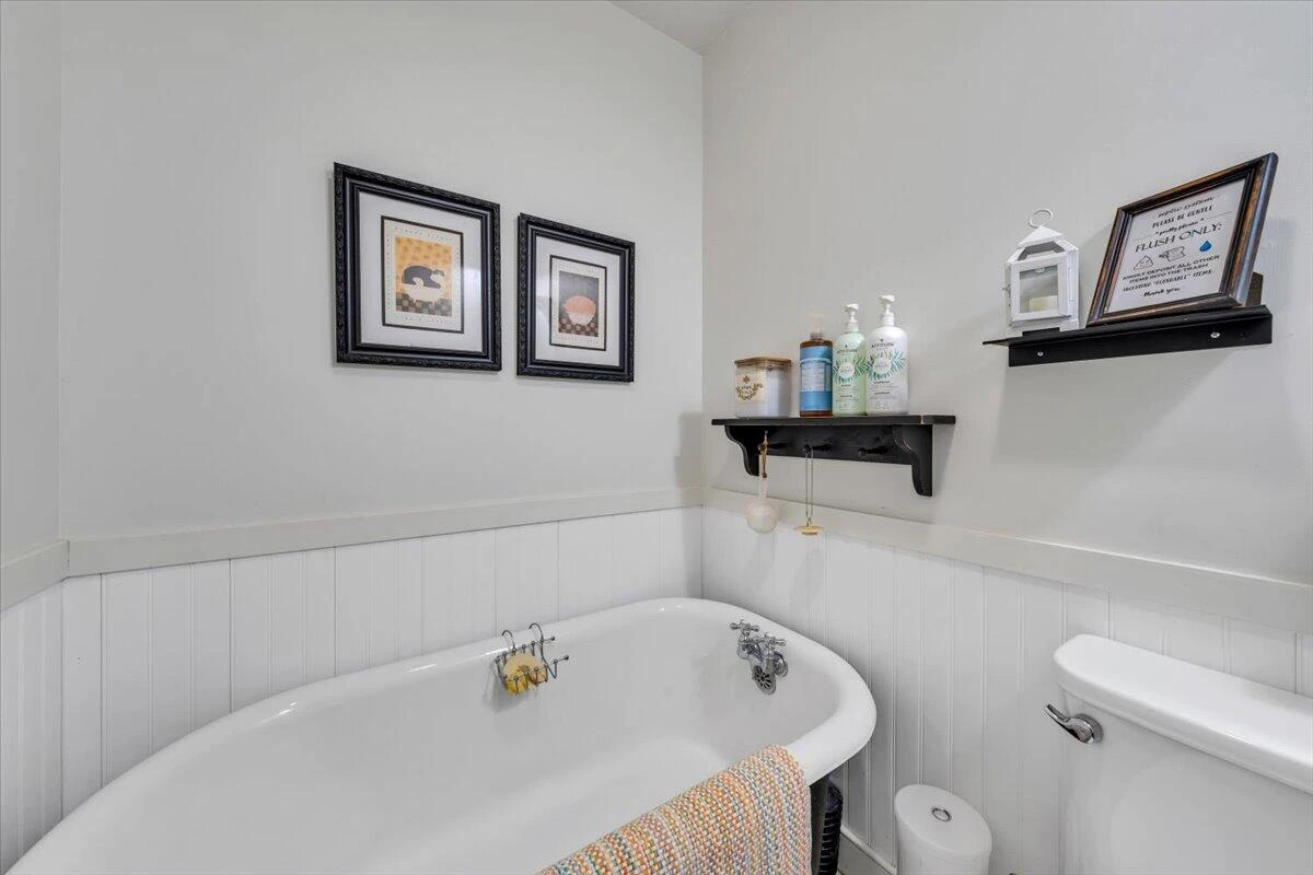 738 Jerry LN NE - Photo 16