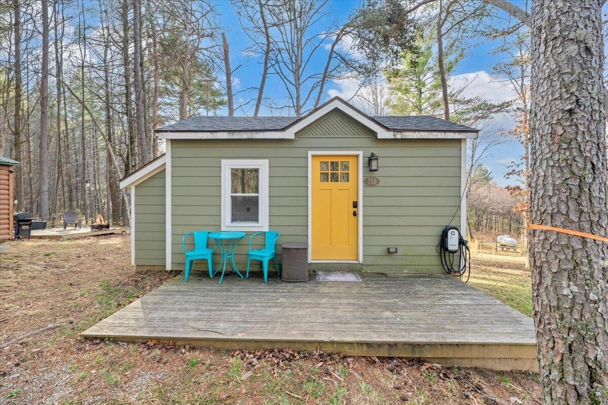 738 Jerry LN NE - Photo 17