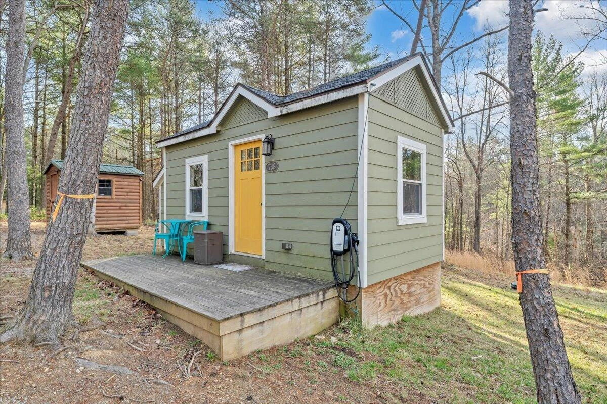 738 Jerry LN NE - Photo 21