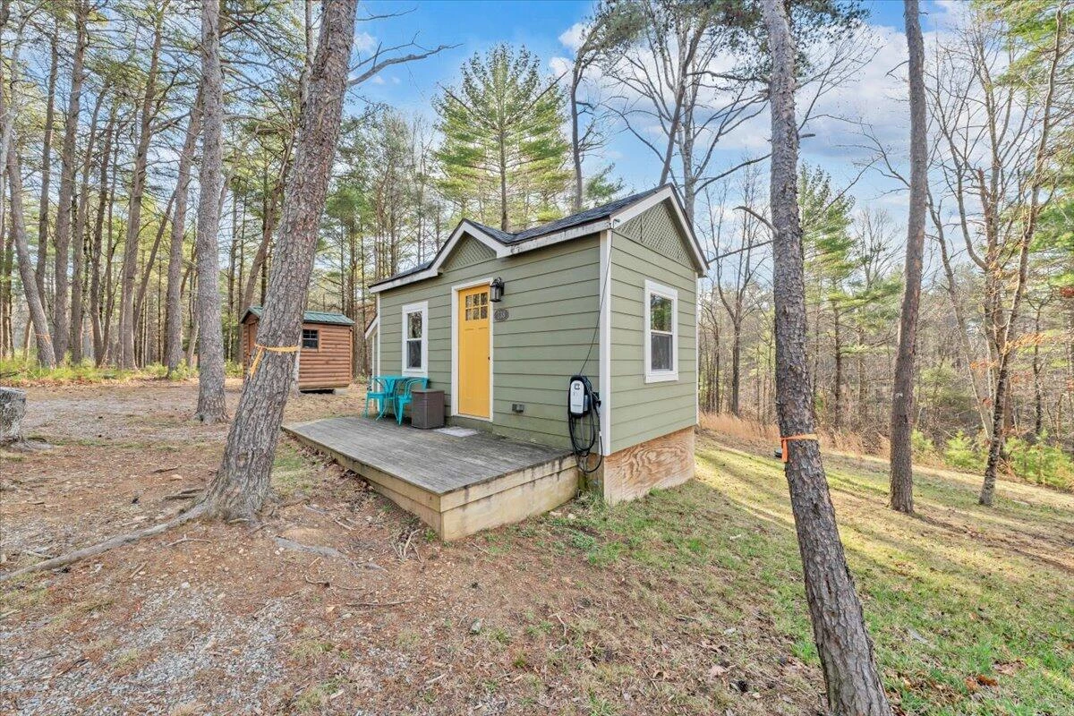 738 Jerry LN NE - Photo 22