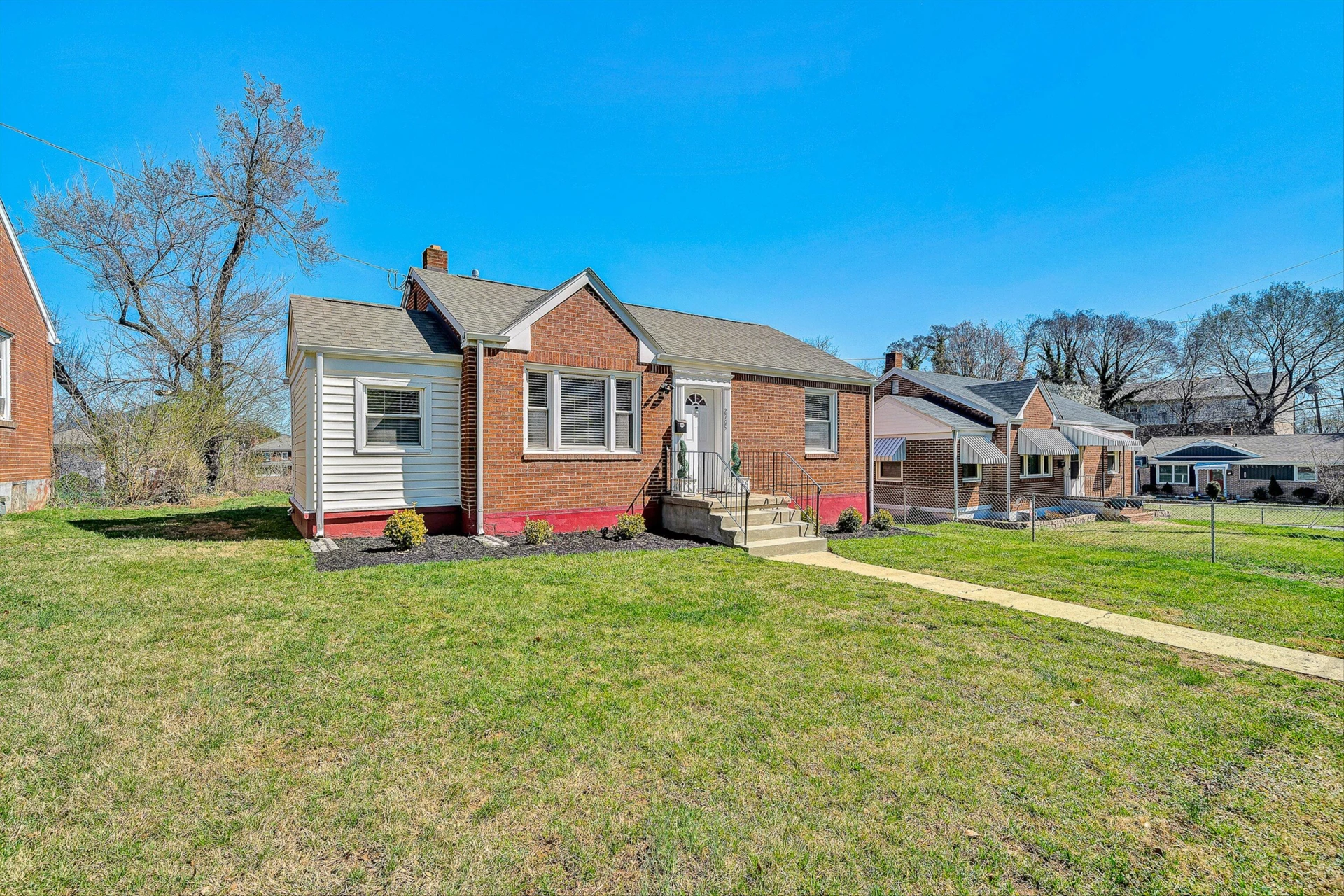 2705 Forest Hill AVE NW - Photo 3