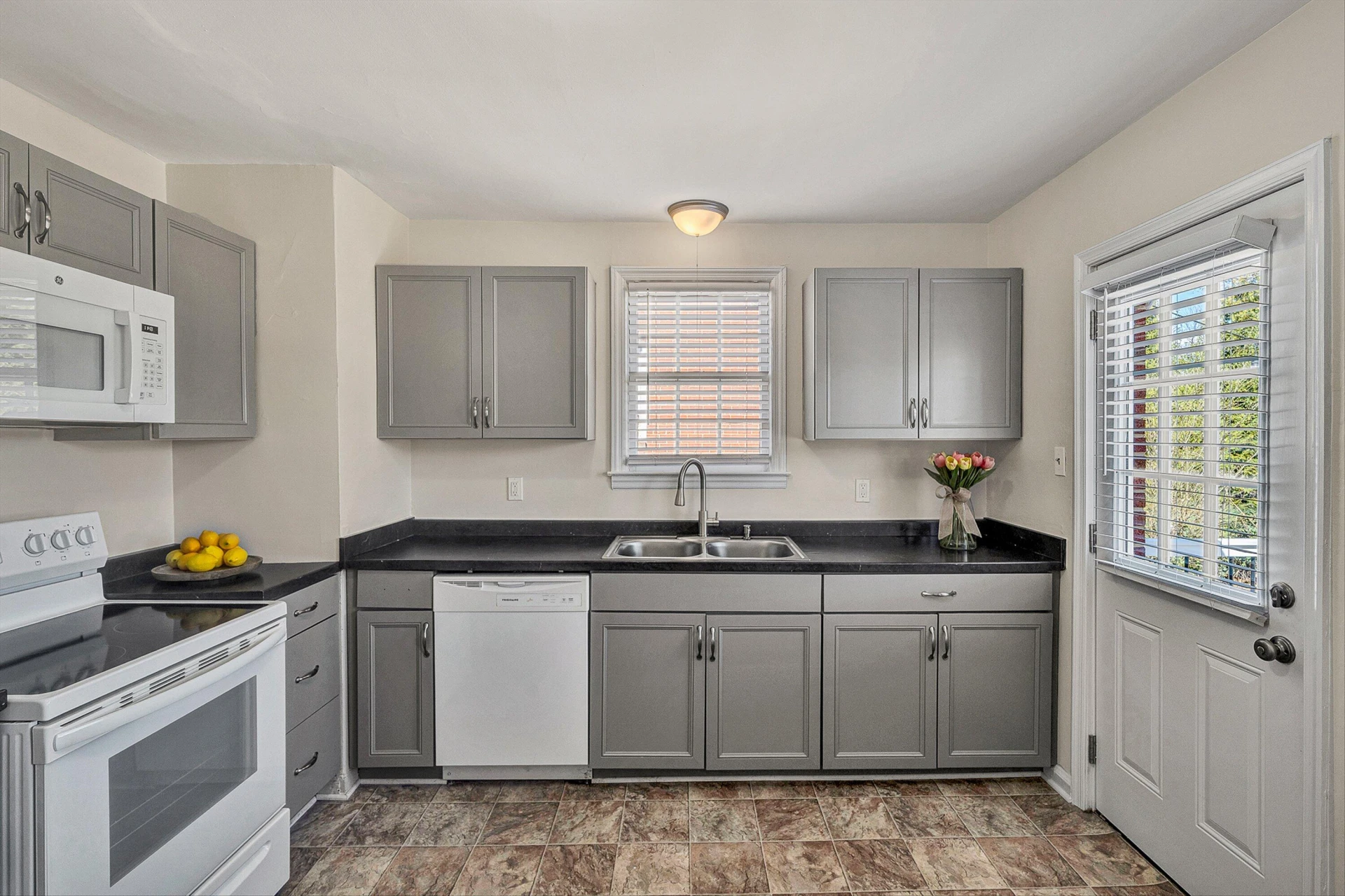 2705 Forest Hill AVE NW - Photo 10