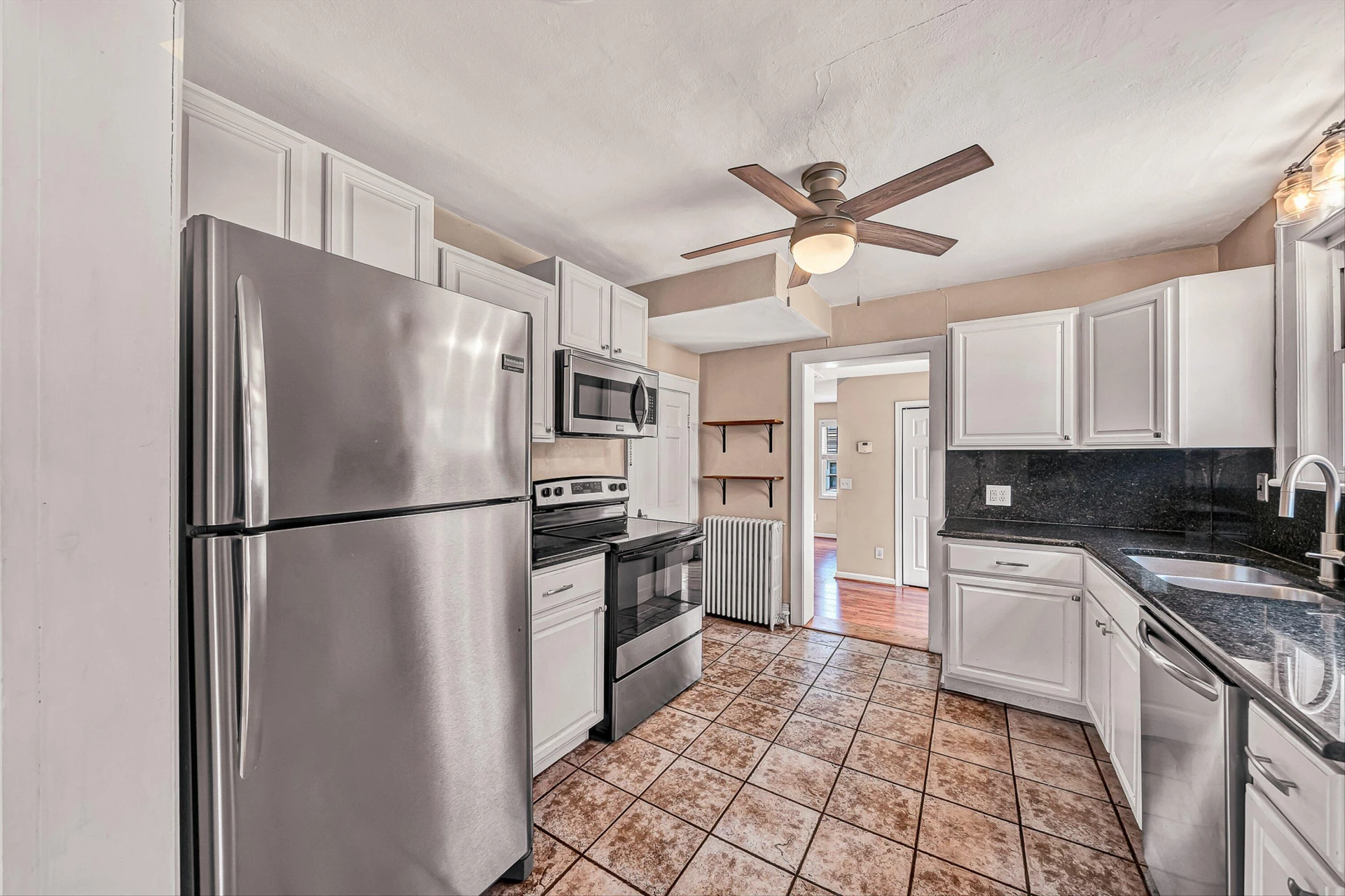 2405 Windsor AVE SW - Photo 10