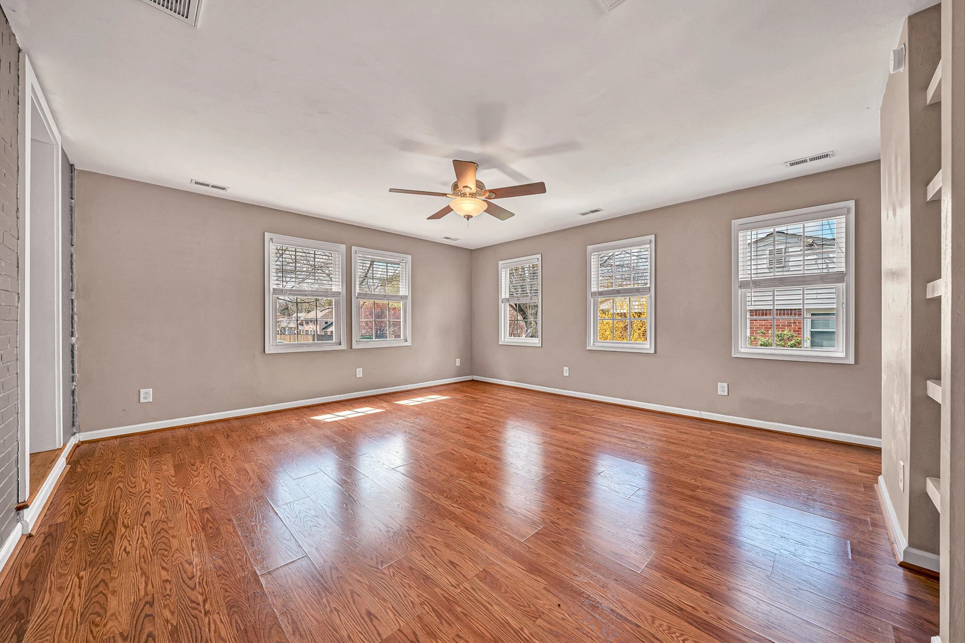 2405 Windsor AVE SW - Photo 13