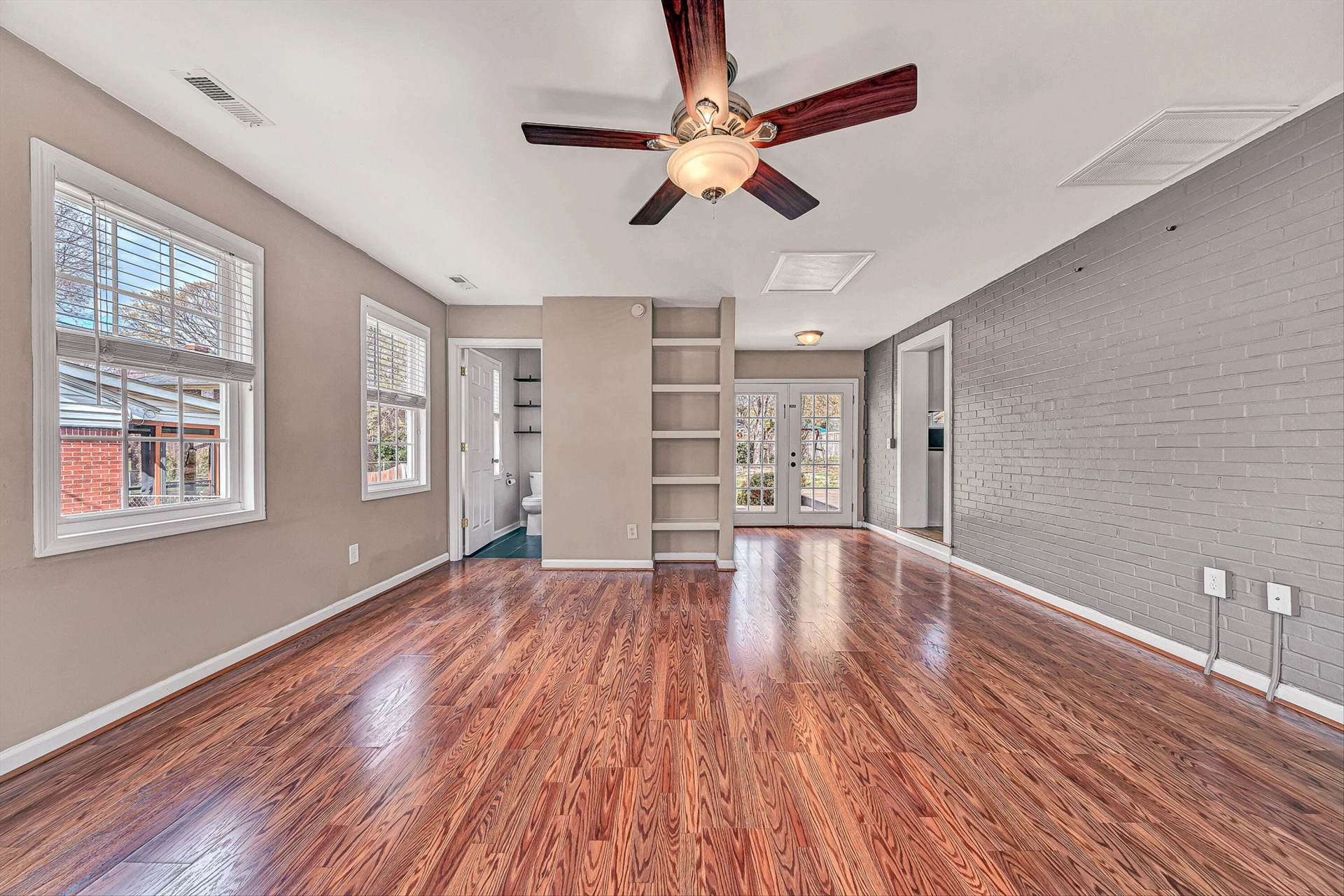 2405 Windsor AVE SW - Photo 14