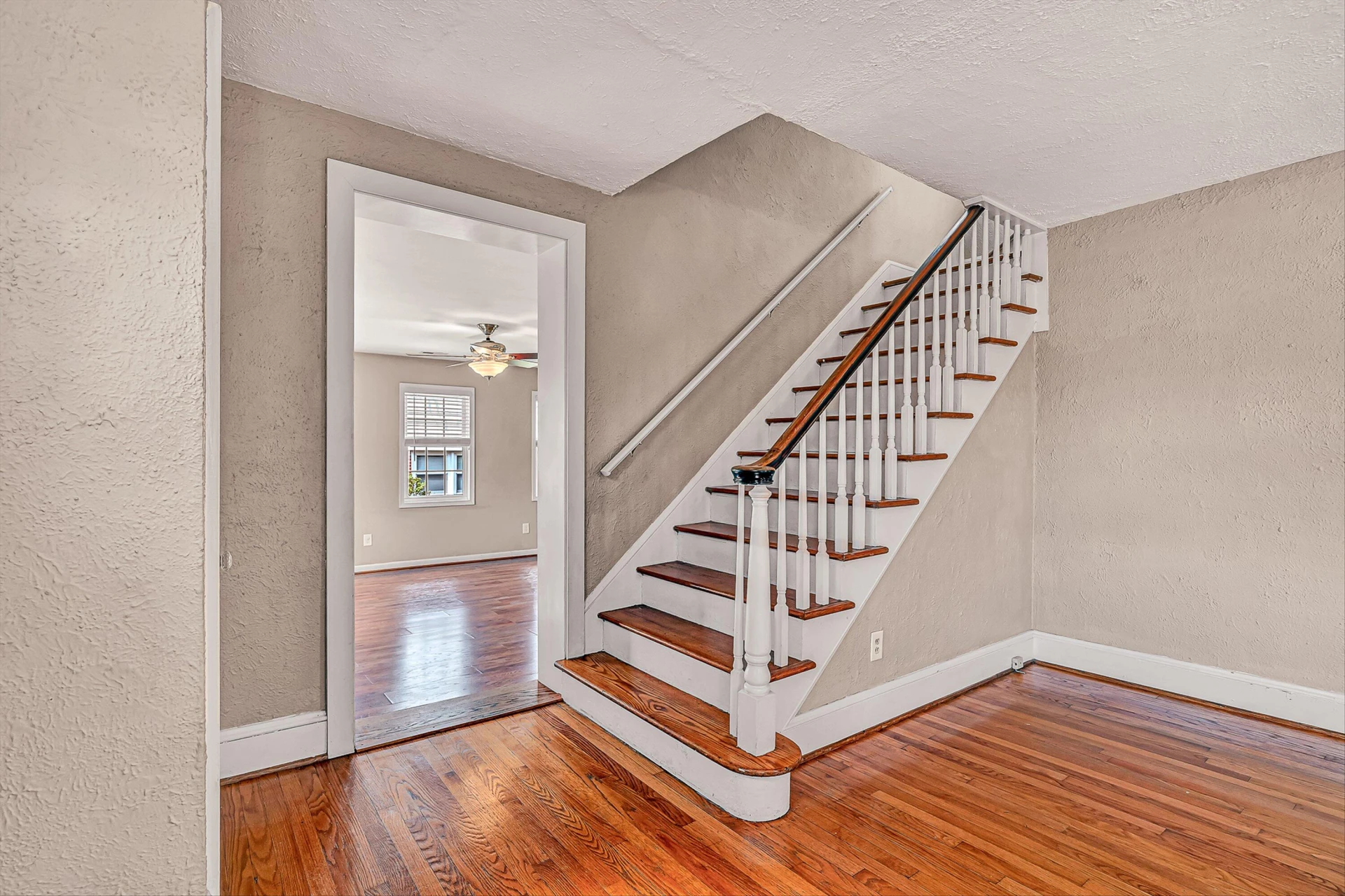 2405 Windsor AVE SW - Photo 17