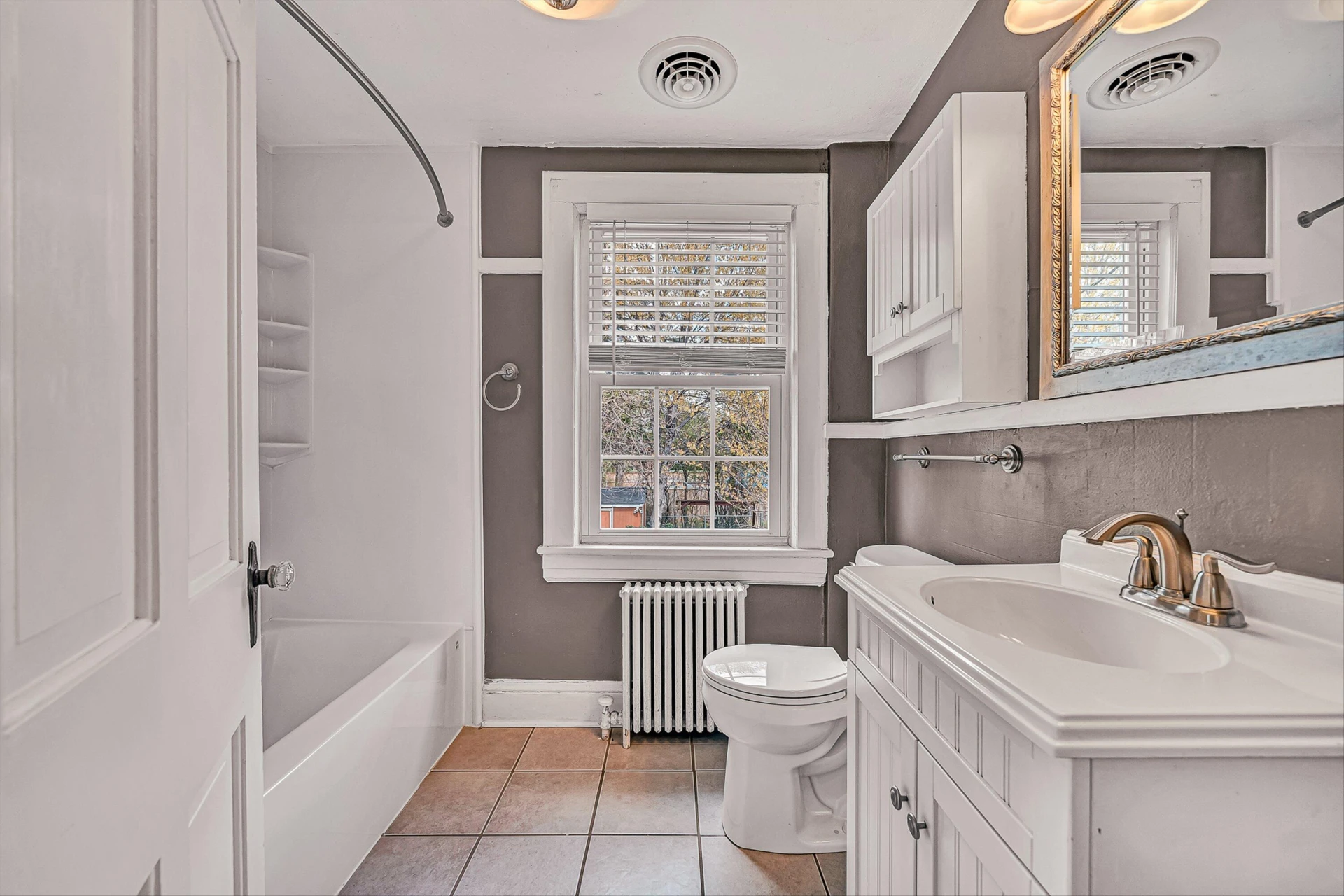 2405 Windsor AVE SW - Photo 19