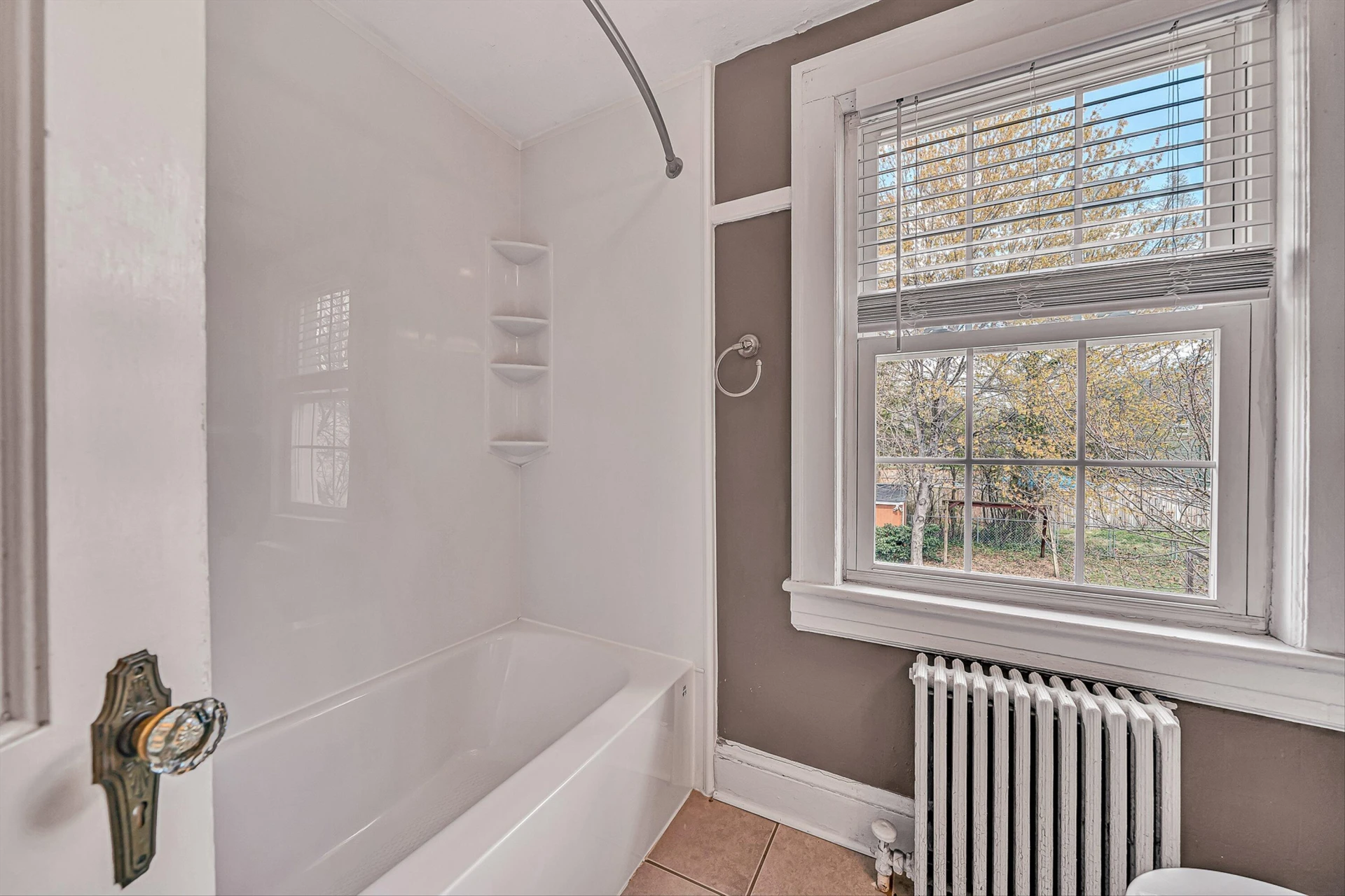 2405 Windsor AVE SW - Photo 20