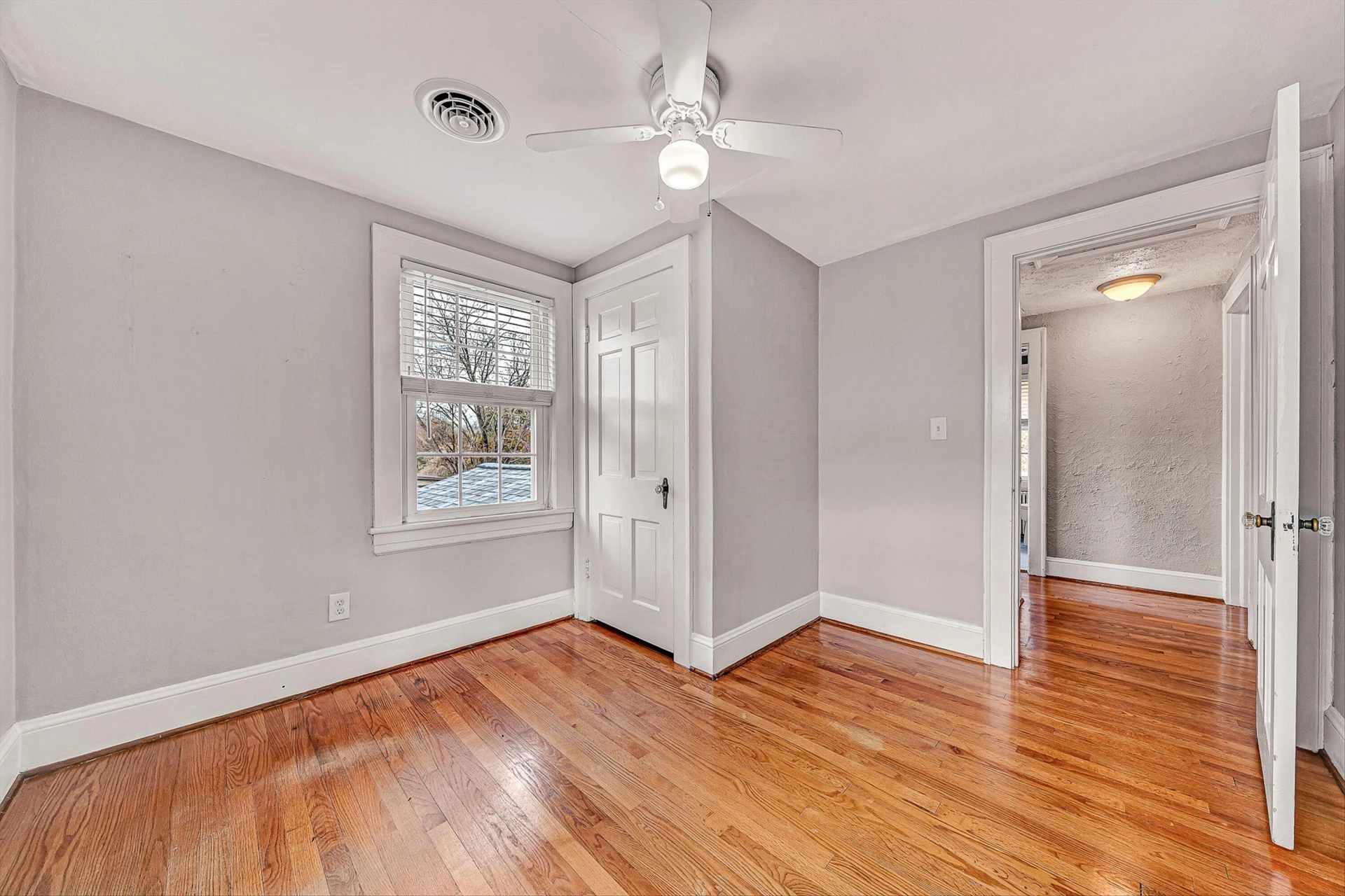 2405 Windsor AVE SW - Photo 26