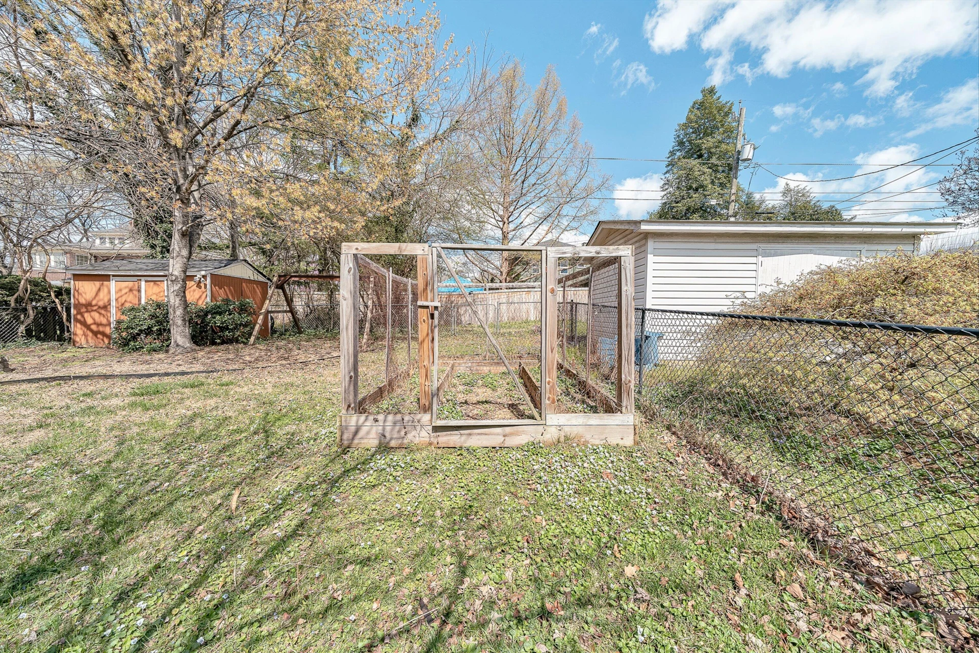 2405 Windsor AVE SW - Photo 33