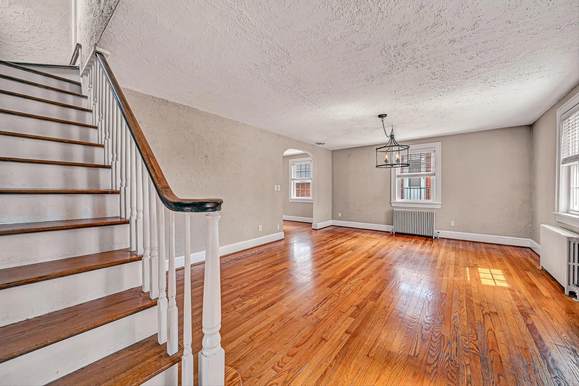 2405 Windsor AVE SW - Photo 5