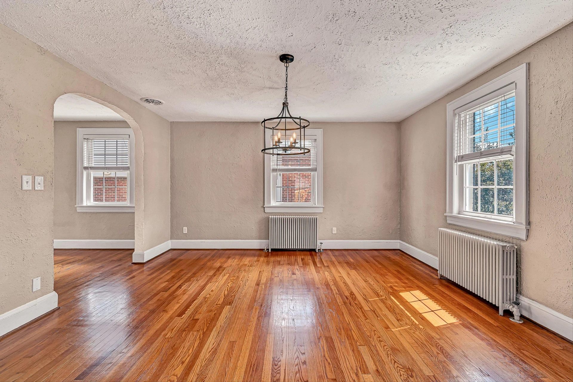 2405 Windsor AVE SW - Photo 6