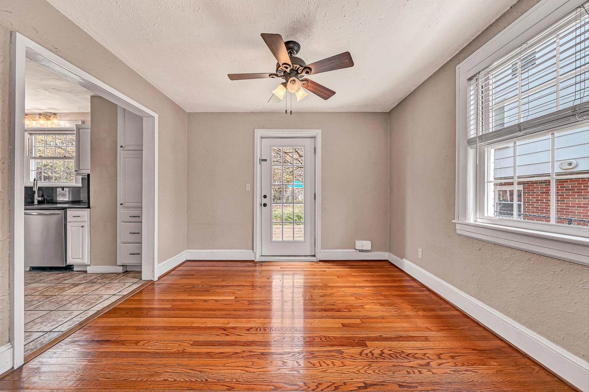 2405 Windsor AVE SW - Photo 8