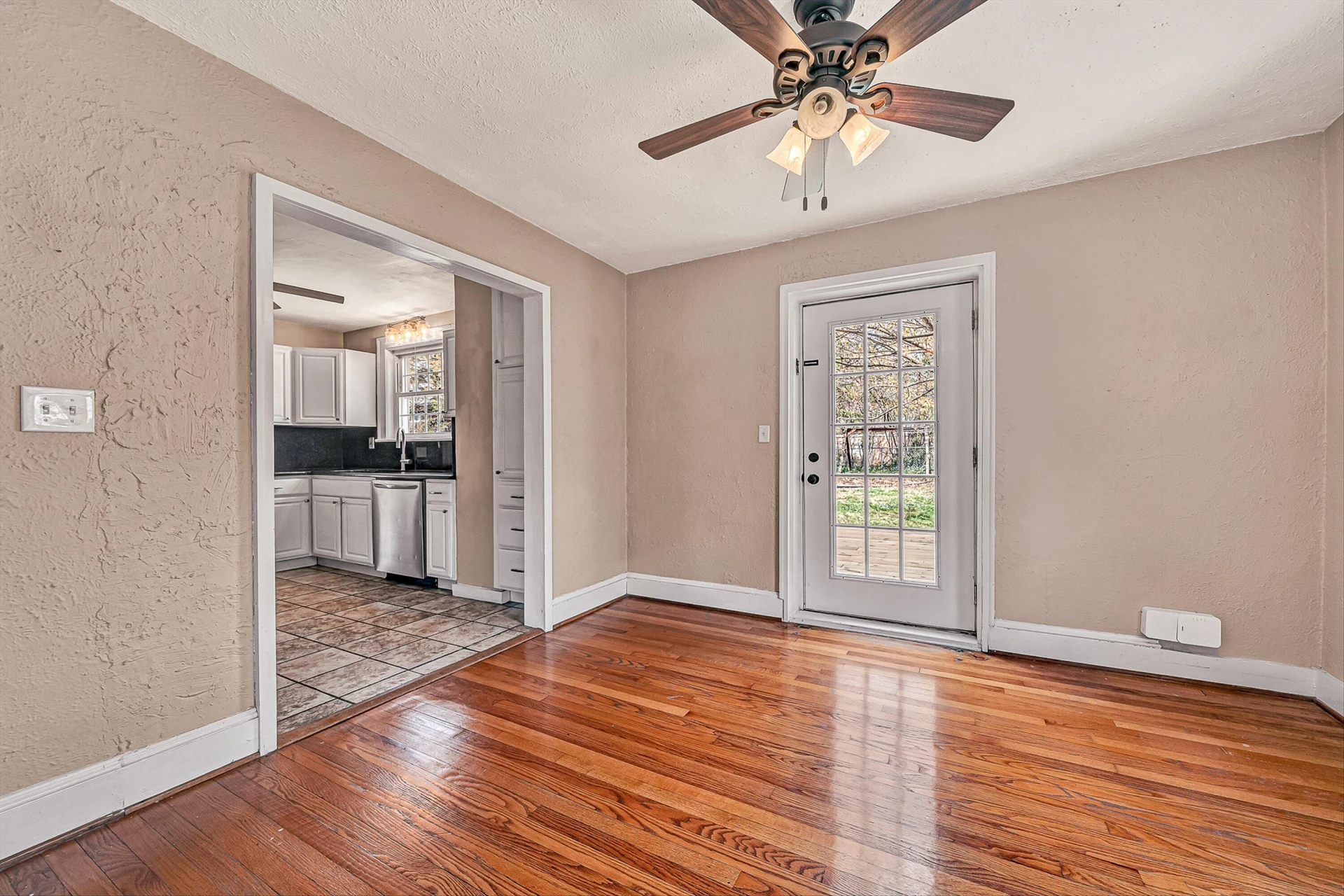 2405 Windsor AVE SW - Photo 9