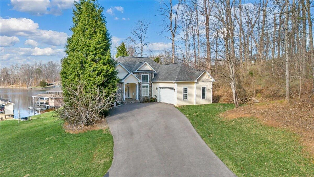 1892 Morewood RD - Photo 2