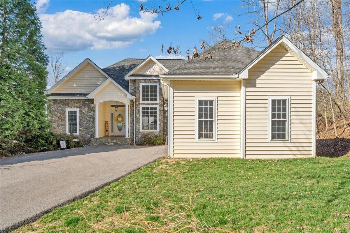 1892 Morewood RD - Photo 4