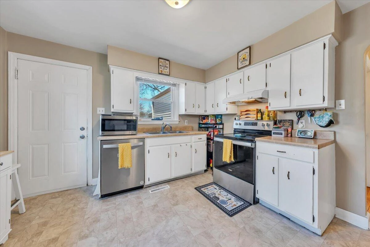 2407 Denniston AVE SW - Photo 10
