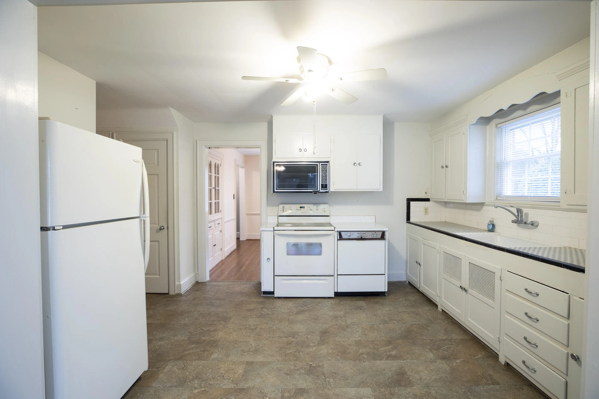 1818 Arlington RD SW - Photo 17