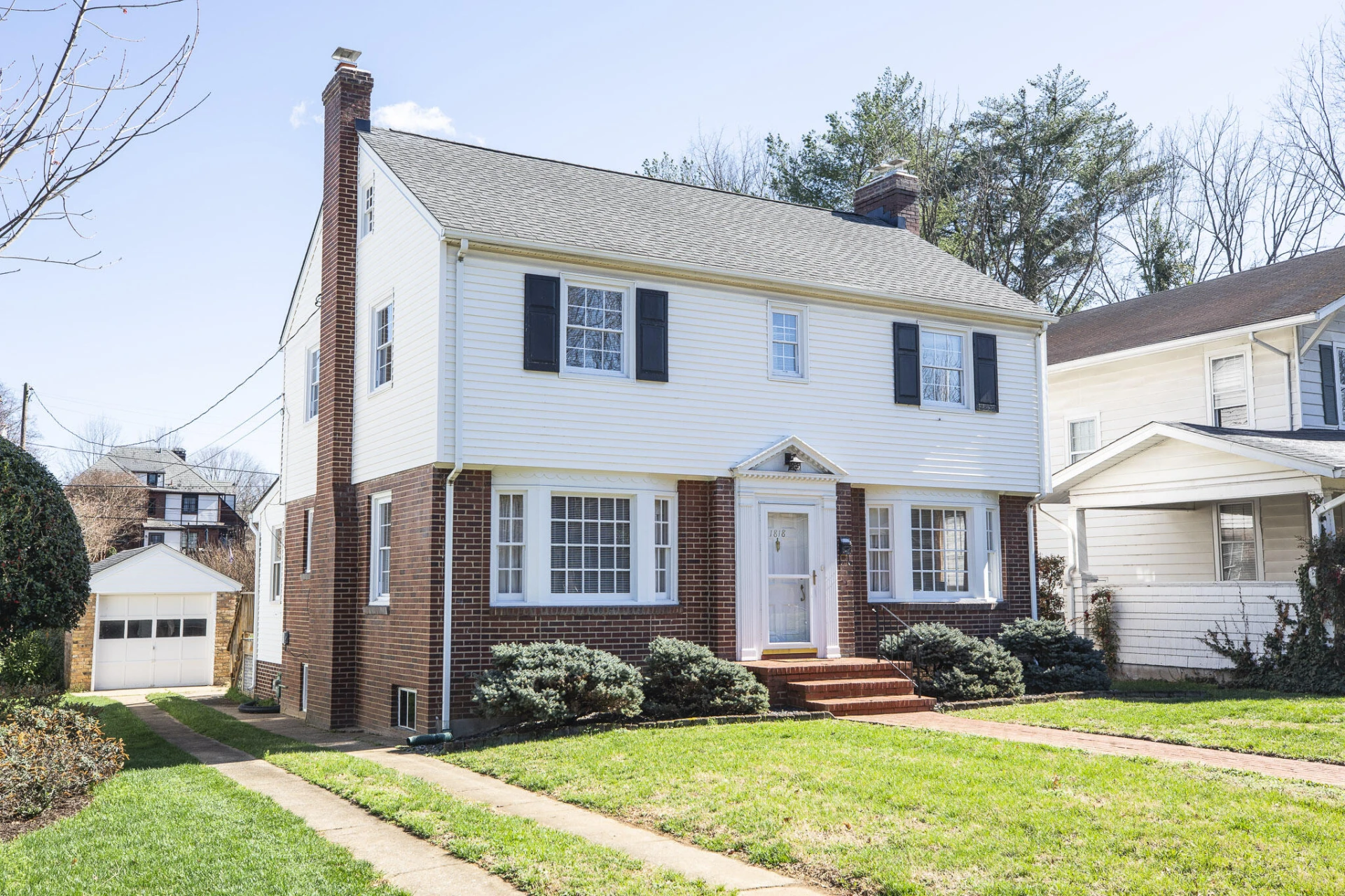 1818 Arlington RD SW - Photo 2