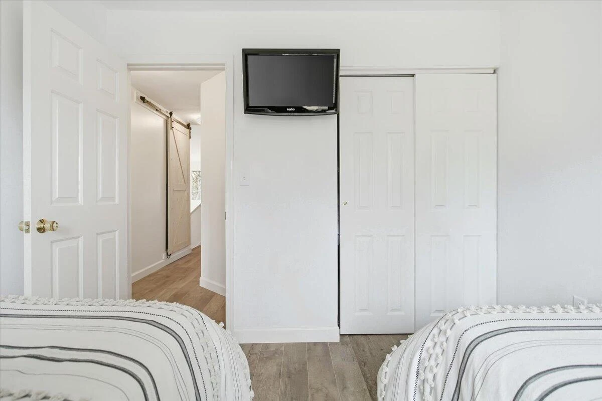 219 Shoreline Marina CIR #122 - Photo 31