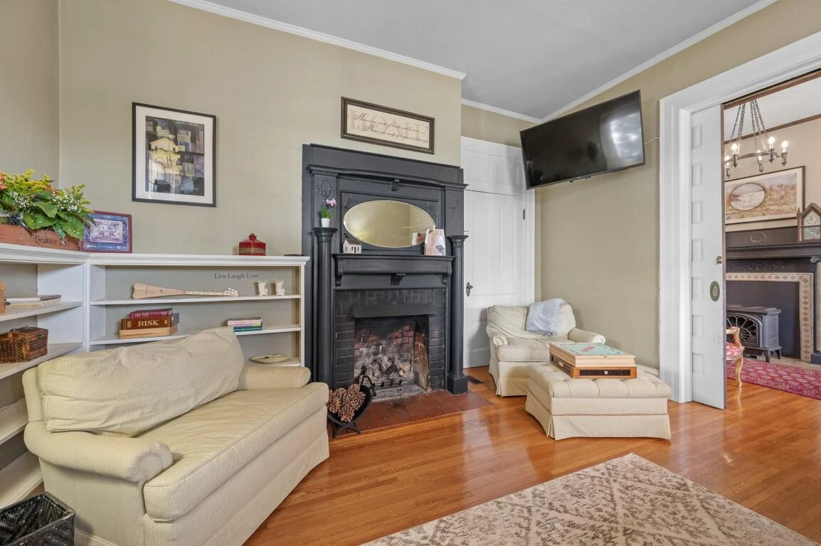 517 Longwood AVE - Photo 10