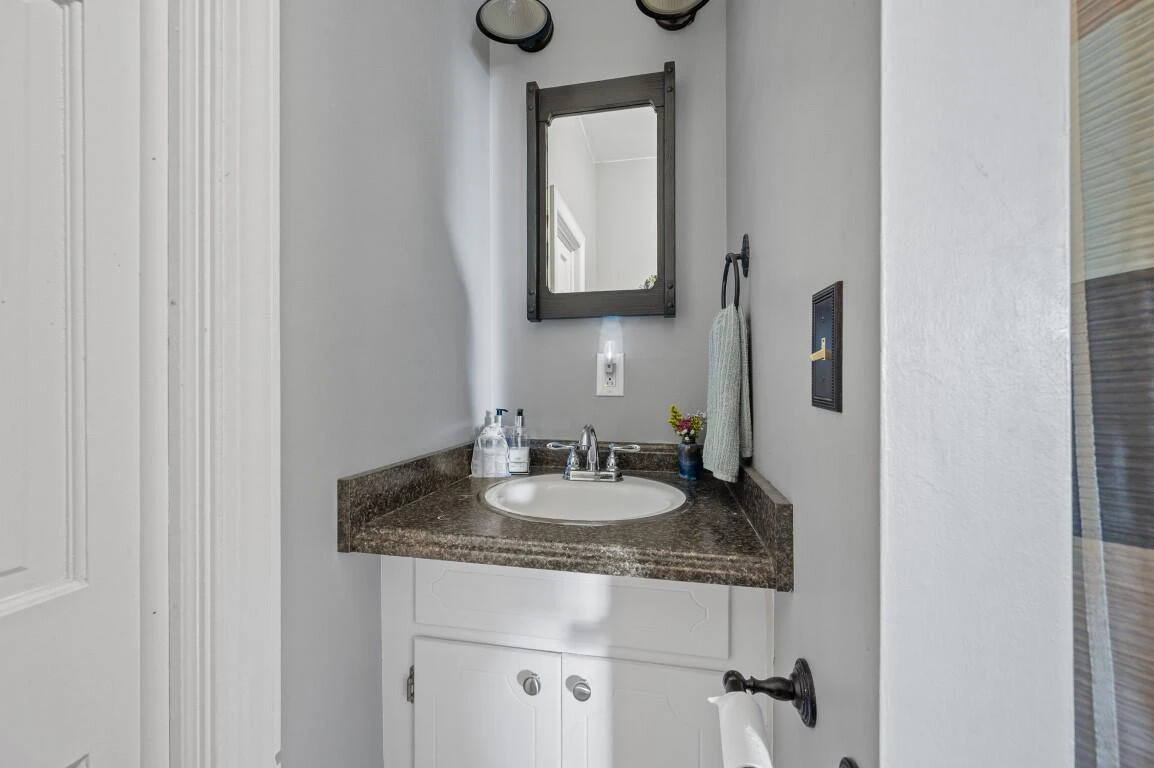 517 Longwood AVE - Photo 24