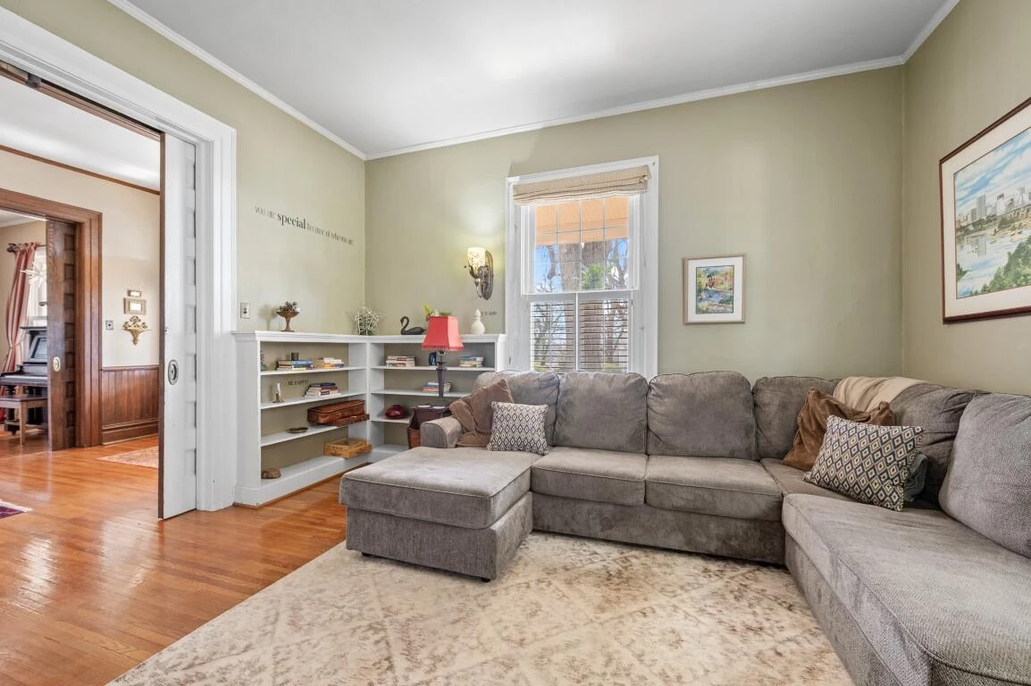 517 Longwood AVE - Photo 9