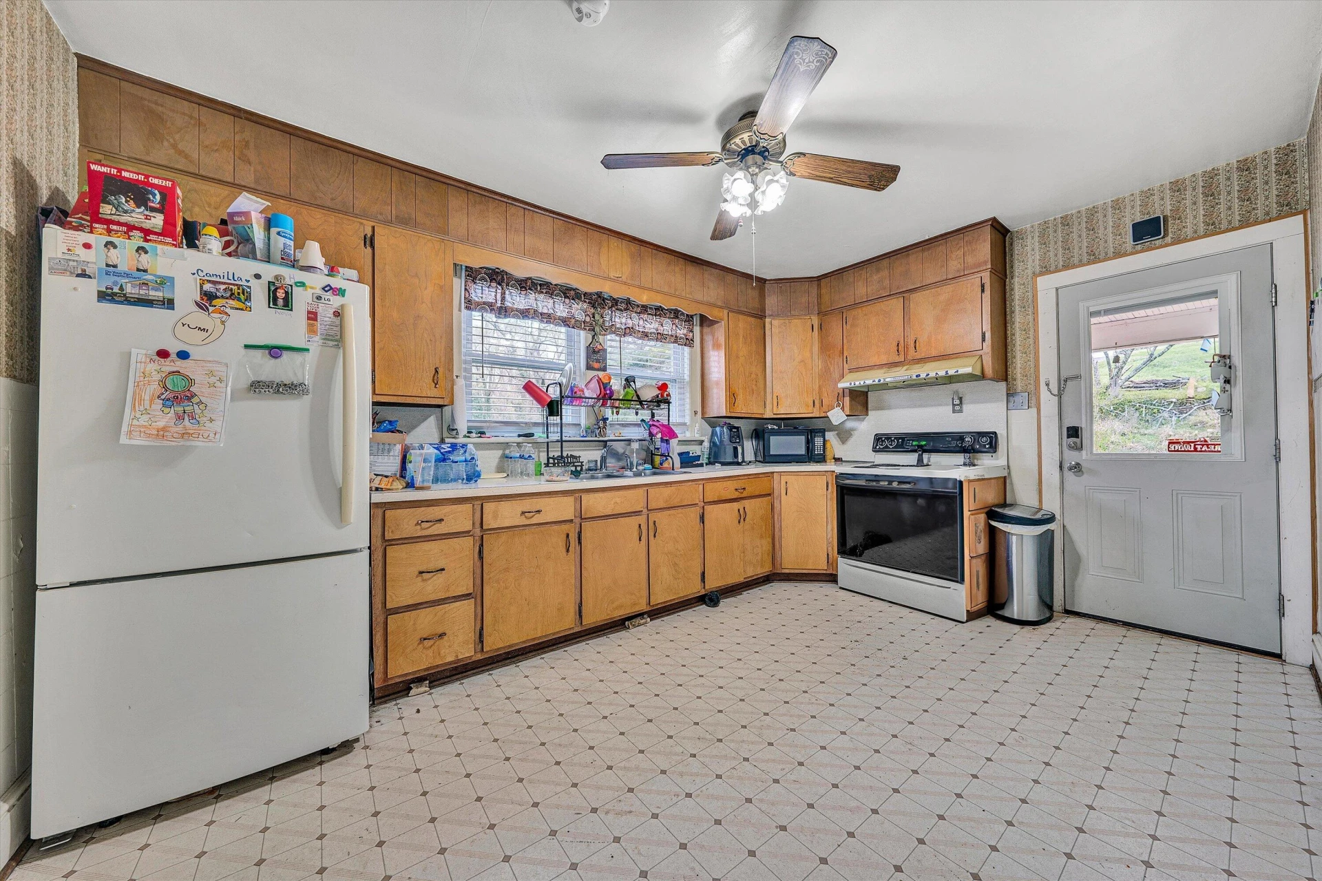 2255 Dunkirk AVE NE - Photo 3