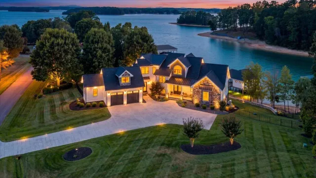 176 Three Point Isle DR, Penhook, VA, 24137