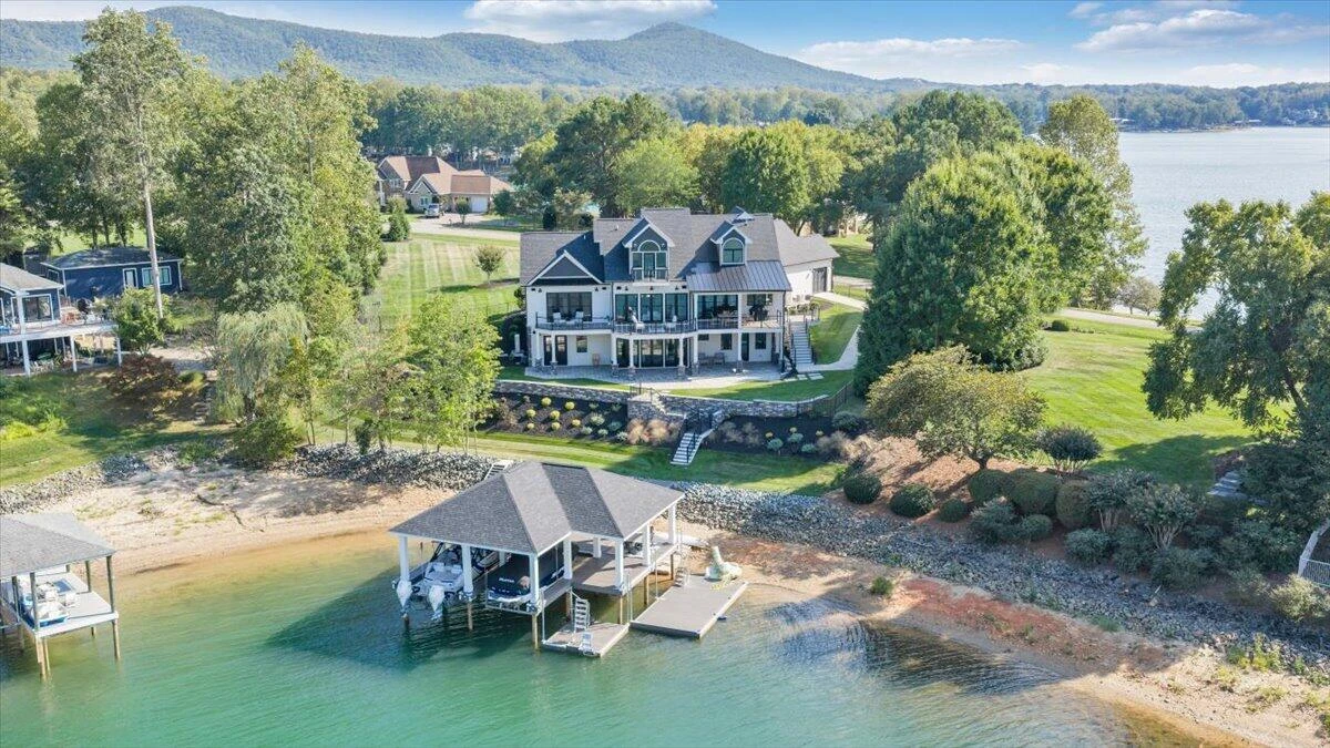 176 Three Point Isle DR - Photo 2